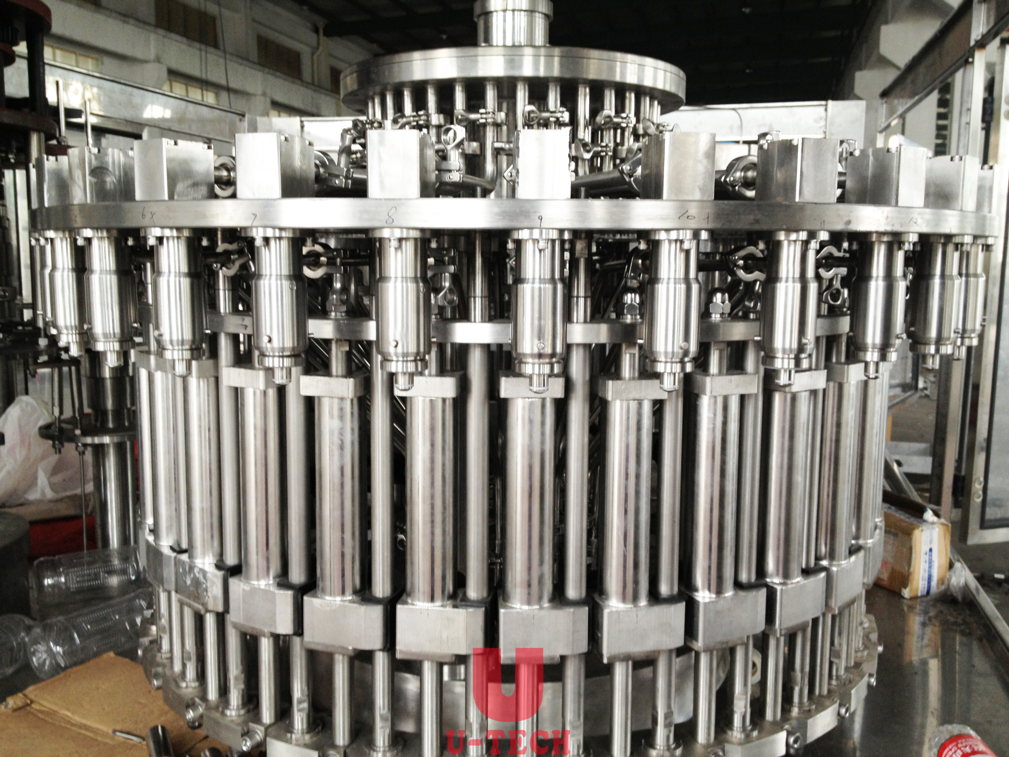 Máquina de lavado, llenado y tapado U Tech Machine RCGF