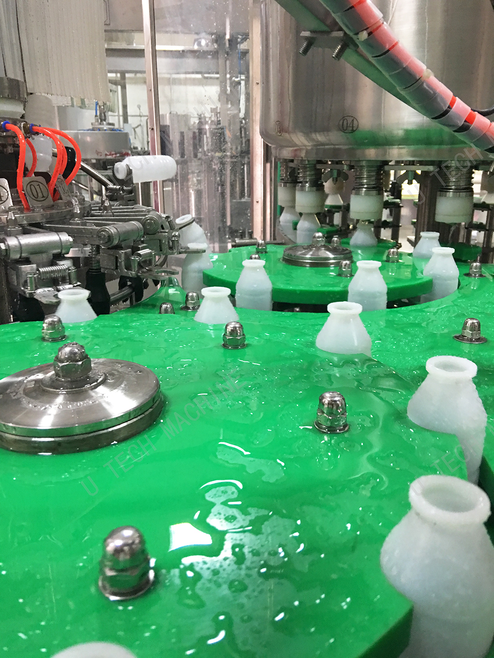 5000BPH Botella de plástico automática Lichi Jugo Papel de aluminio Llenado Embotellado Sellado Precio de la máquina