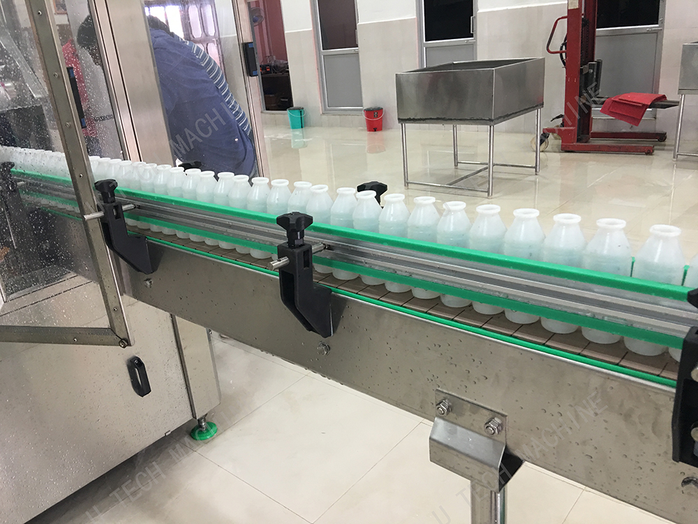 Planta de precio de la máquina embotelladora de llenado de jugo de leche Lichi de botella de plástico pequeña automática