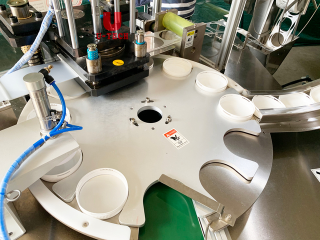 Máquina de revestimiento de boda de corte de junta de tapa de un paso lineal automática de alta velocidad